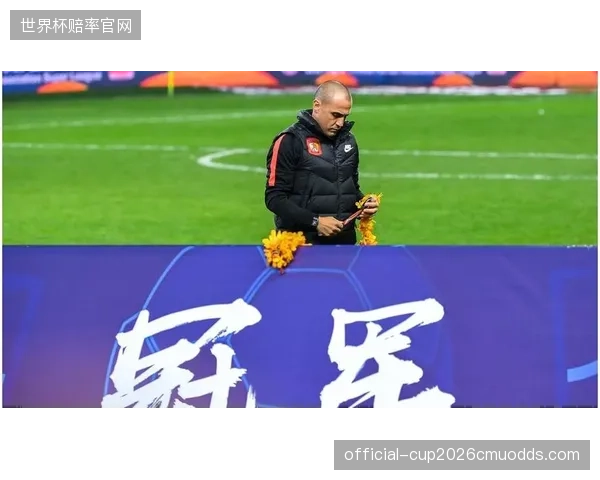 名帅卡纳瓦罗若执教，其链式防守体系与乌兹别克斯坦反击基因完美契合。